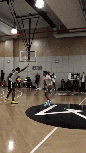 热议！韩国全能国脚遭中超多队哄抢，浙江在列，买断费100万美元（韩国全能国脚成中超香饽饽，浙江参与争夺，买断价100万美元）