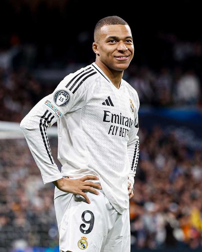 阿斯：德赫亚薪资为队内第二高，球队能否保级决定其留队前景（阿斯：德赫亚薪资队内第二，保级结果将决定其去留）