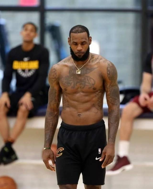 队报：雷恩19岁中卫布德拉勒飞速崛起，多支豪门长期关注他（队报：雷恩19岁中卫布德拉勒强势上位，多家豪门长期考察）