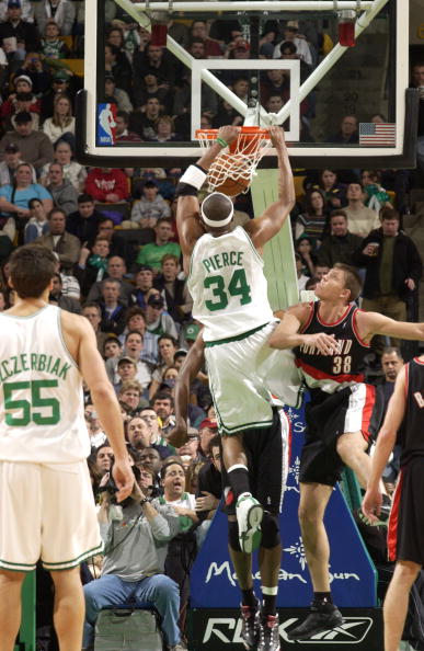 斯基拉：DV9续约的唯一可能是接受3-4年合同，年薪600-800万（斯基拉：DV9续约需签3-4年合约，年薪600-800万为唯一方案）