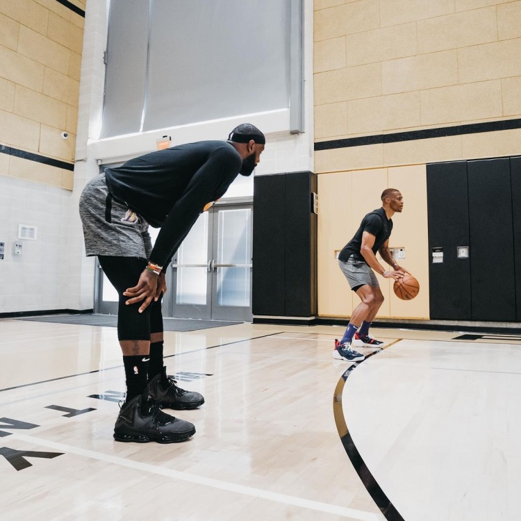 不受杨瀚森离队影响！青岛男篮场均仅丢79.4分联盟第二（杨瀚森离队无碍青岛防守：男篮场均失分79.4，联赛第二）