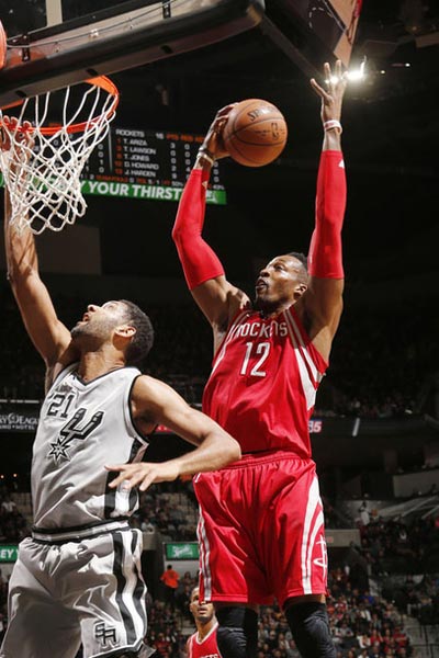 欧足联官方：迪亚斯因飞铲阿什拉夫染红追加停赛三场（欧足联确认：迪亚斯飞铲阿什拉夫吃红，追加停赛三场）