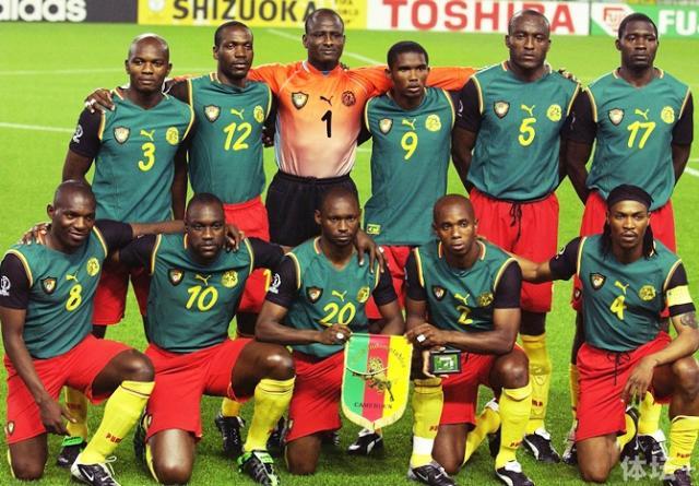 杨瀚森遭伊迪击倒，斯普利特怒喷裁判吃技犯（杨瀚森被伊迪放倒，斯普利特抗议判罚遭吹技犯）