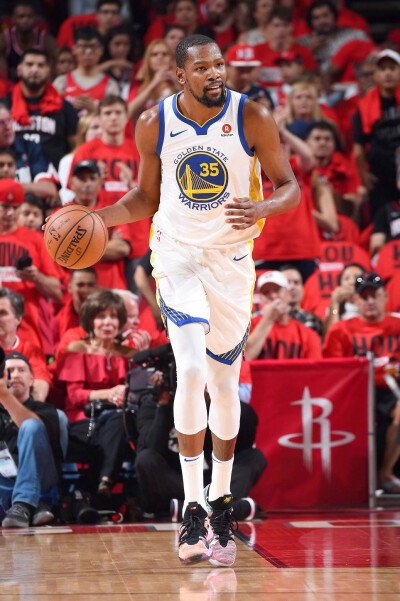 本土球员崛起趋势明显（本土球员崛起势头强劲）