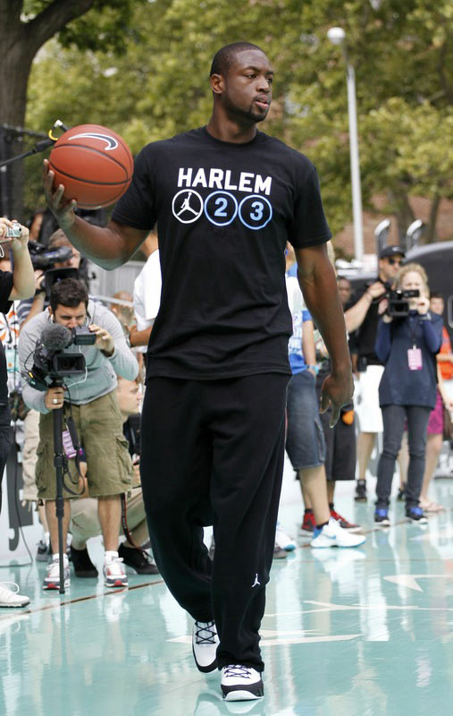 湖人官方：里夫斯遭遇左小腿轻微拉伤，将于1周后复查（湖人官方通报：里夫斯左小腿轻度拉伤，预计一周后复查）