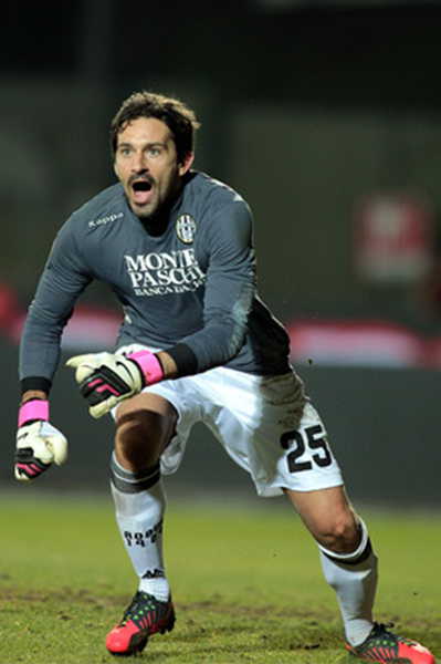 打疯了！布朗首节12中8狂轰19分，得分超全队一半（布朗首节12投8中轰下19分，一人包办球队过半得分）