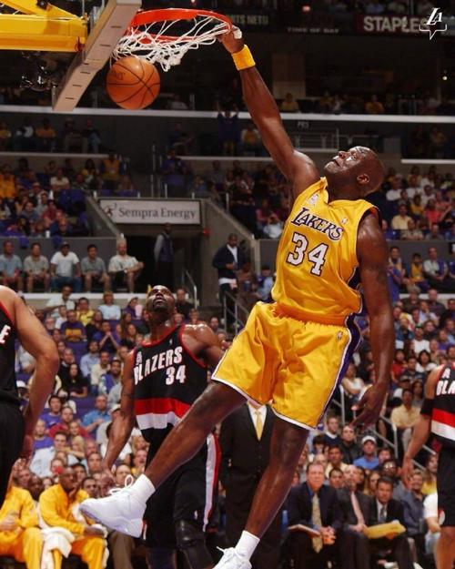 法比奥庆祝足协杯夺冠：我们是冠军，这座城市值得拥有这一刻（法比奥庆贺足协杯加冕：我们是冠军，这座城市值得这荣耀时刻）